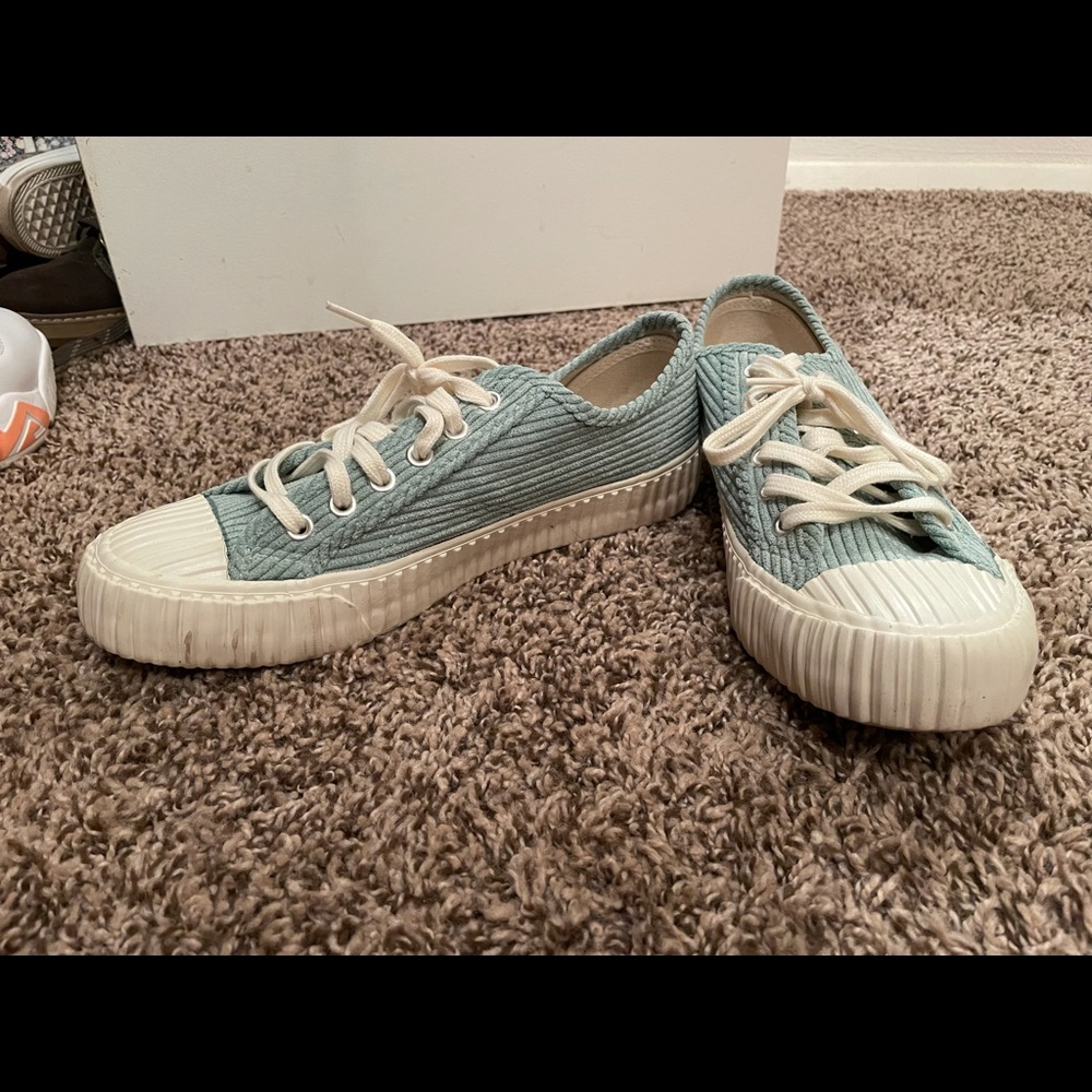 Bangnai low top corduroy pastel blue sneakers
